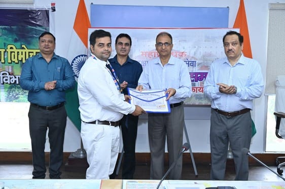 GM rewarded 10 railway employees for their excellent work