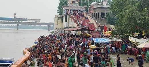 Devotees arrived at Shringverpur Dham to take a holy dip on Hartalika Teej