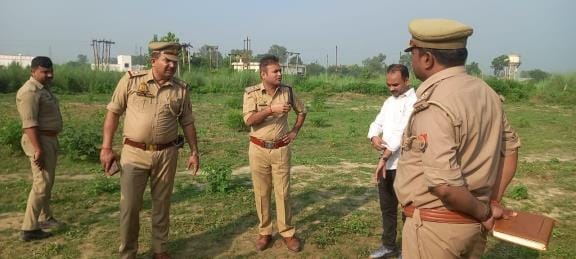 E-rickshaw driver strangled to death with a towel, body found in a bush