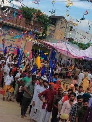 Devotees waited in line for several hours to pay obeisance at Goga's tomb