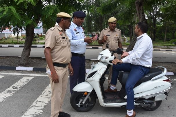 30 drivers were fined for not wearing helmets