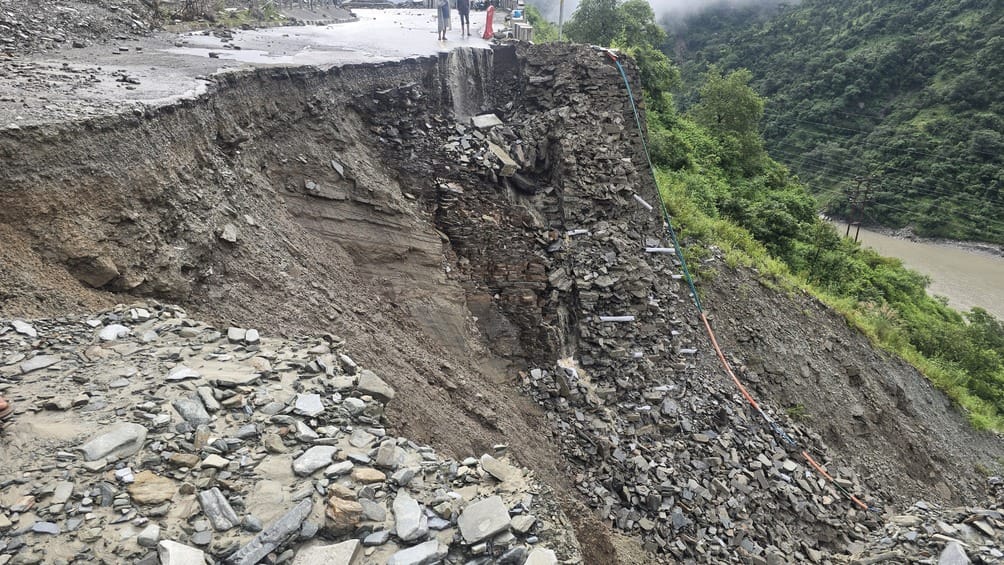 The four-lane road from Pandoh to Manali is damaged at more than 40 places