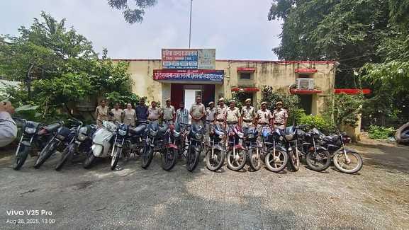 Banswara News: 26 साल के शातिर चोर ने सालभर में चुराई 15 मोटर साइकिलें, बांसवाड़ा पुलिस ने धर दबोचा