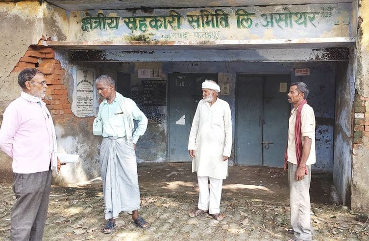 Farmers are buying urea bags worth Rs 266.50 for Rs 500 from private shops