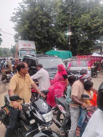 Encroachment causes traffic jam in Atsu, people are troubled