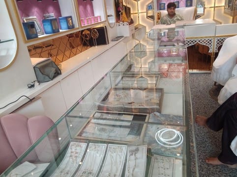 Gold and silver above one lakh, disappointment in bullion market