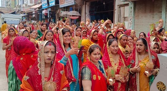 A procession was taken out in the city with the chants of Ganpati Bappa Moriya