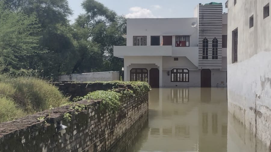 Traffic stopped on 12 km long Revatipur-Gahmar bypass road, 3 villages lost connectivity