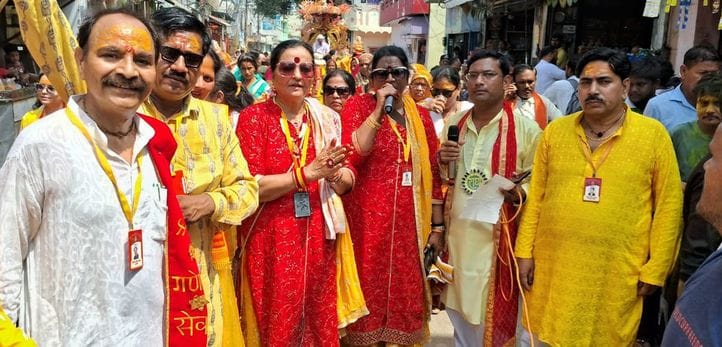 The glory of Vignaharta Ganapati was seen in processions and pandals