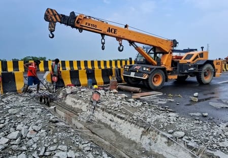 Problems in 8 pillars of flyover, 16 joint extensions will be installed