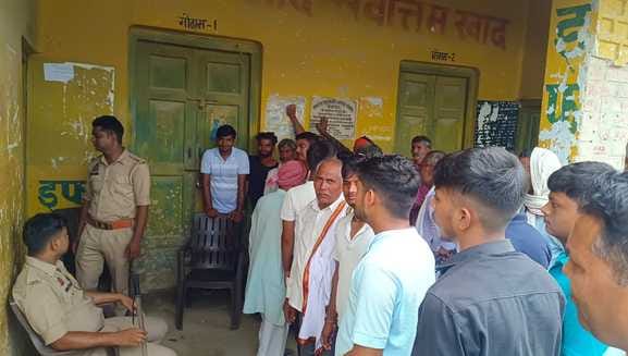110 bags of fertilizer were distributed in the presence of police