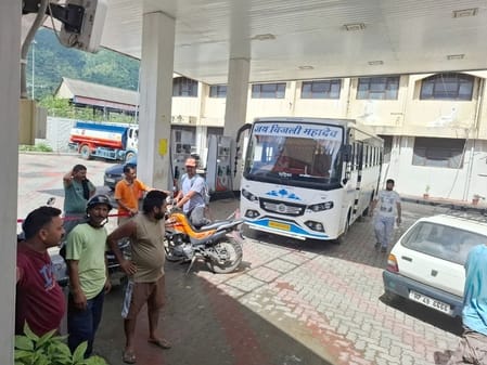 Petrol pumps in Kullu are empty, private buses are standing idle due to non-availability of diesel
