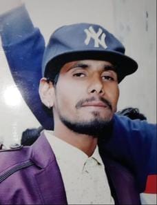 A young man was stabbed to death, the road was blocked by placing his body on the road