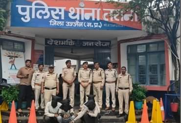 पुलिस की गिरफ्त में आरोपी।