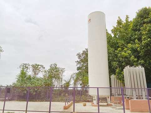 The biggest oxygen plant of the division could not be started due to lack of license