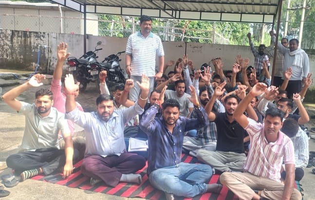 Electricity workers protested for two hours