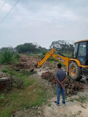 GDA ran a bulldozer on the illegal colonies being developed in 23 bighas