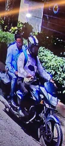 The scoundrels duped the retired inspector and his wife and stole jewellery worth lakhs