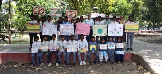 Paras first in the senior category of poster competition