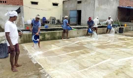 Goods dump worth Rs 2400 crore, employment of eight lakh people at stake