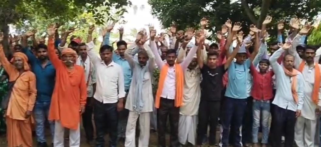 Allegation of rigging in quota shop selection, demonstration