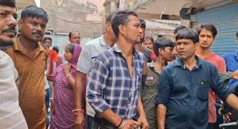 Muzaffarpur Bihar news :accused attack on father and son knife to oppose comment on girl taking tea