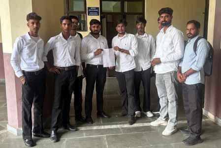 Student leaders met the Vice Chancellor over fee hike and submitted a memorandum
