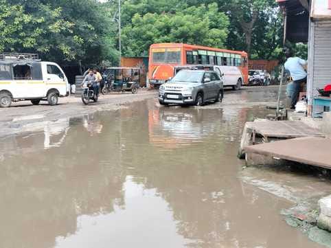 Smart City: Main road becomes a pond, difficult to get out