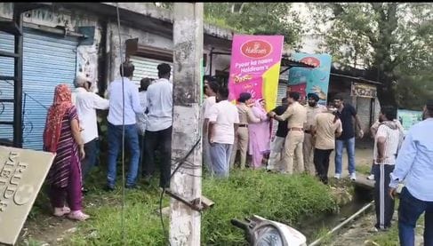 Ruckus over eight closed shops in Tahliwal market, police took over