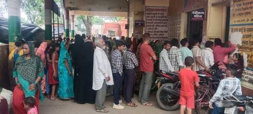 Due to shortage of doctors, health services at Tilhar CHC are in a bad state