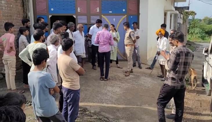 वैष्णोदेवी में हुए हादसे के बाद मृतकों के घर पहुंची पुलिस प्रशासन की टिम