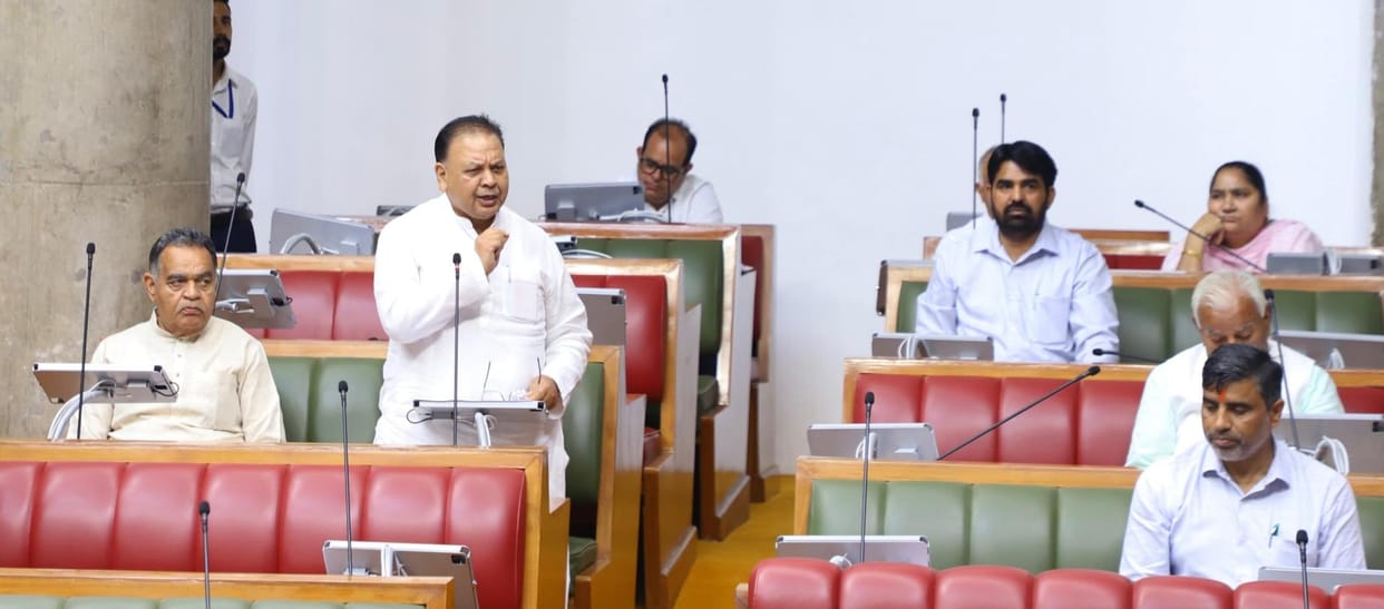 24 illegal colonies should get legality, registry should be opened by assessment of old city: Saraf