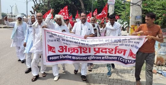 Construction workers demonstrated demanding opening of the board's site