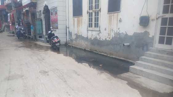 Water keeps flowing from the drains in Haripura locality