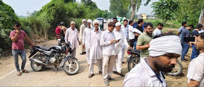 Villagers of five villages united and protested against Khurana Road dumping yard