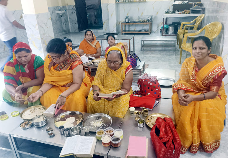 The first day of Paryushan festival was celebrated as the religion of great forgiveness