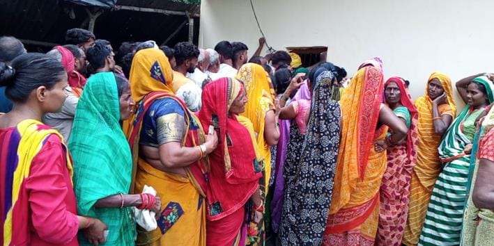 In queue for hours, no manure found