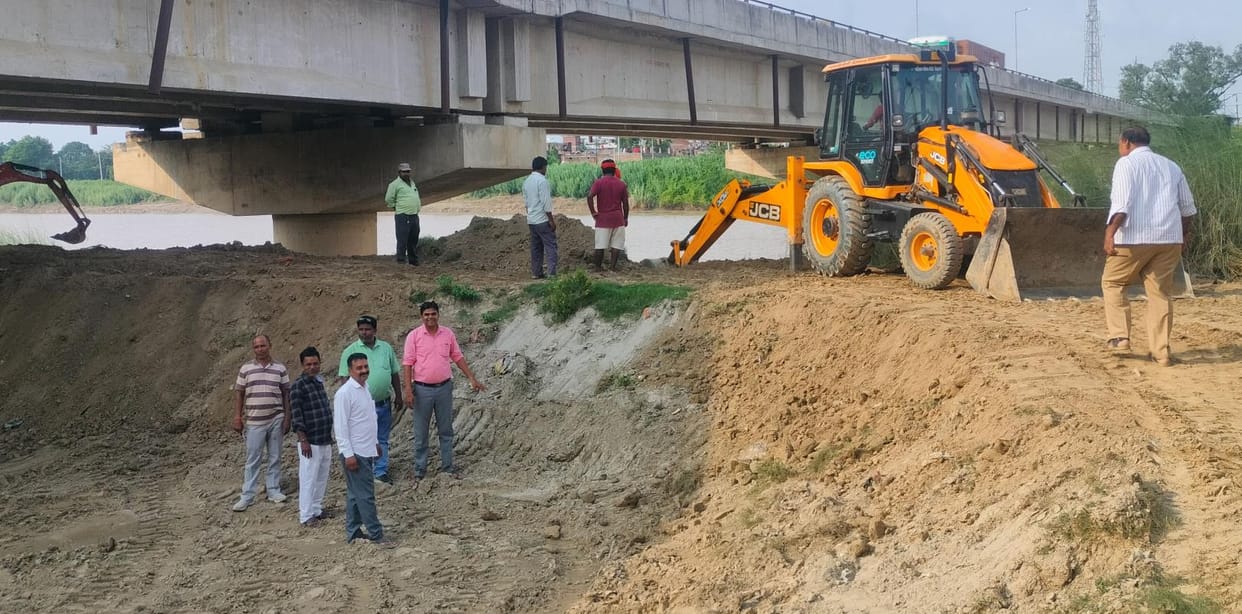 Siddharthnagar News : Construction of temporary pond for idol immersion started