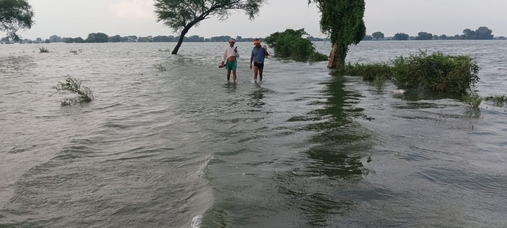 Ganga water level is stable since 36 hours, two more villages lost contact