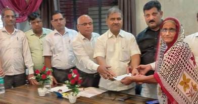 Financial assistance of 51 thousand to the wife of the advocate