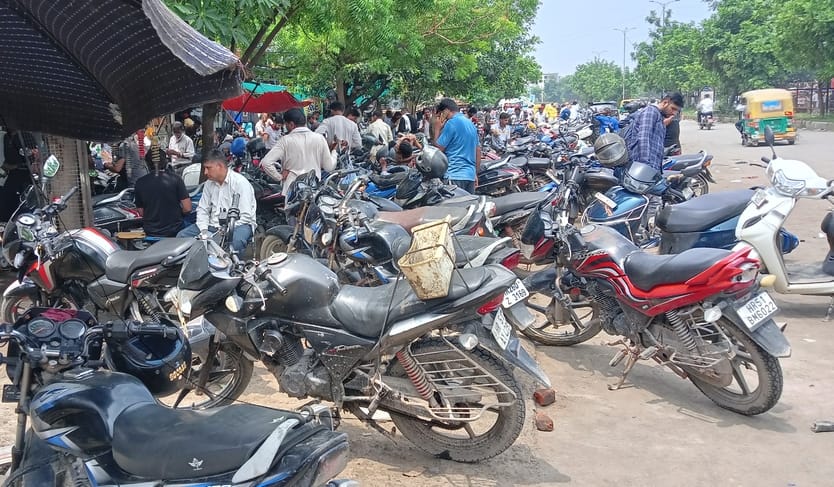 Vehicles are parked on more than half the road, there is no space to get out