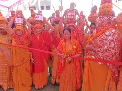 Kalashyatra was taken out, then Shrimad Bhagwat Katha started