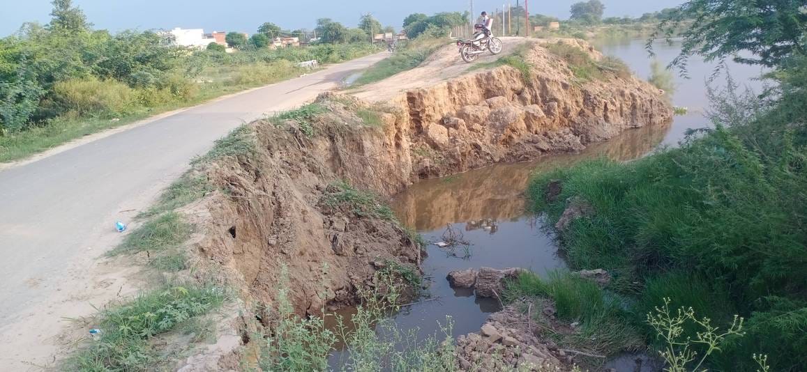 Road side erosion due to rain water on village Bhirdana to Rajabad road