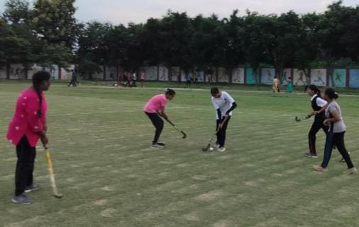The stadium team won the women's hockey practice match