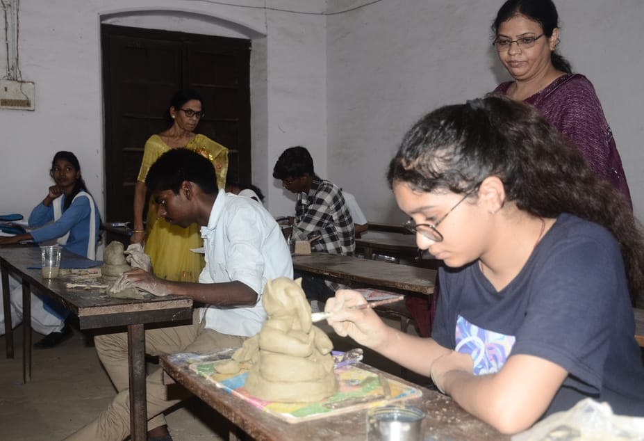A glimpse of developed India was seen in the art festival, the winners were awarded