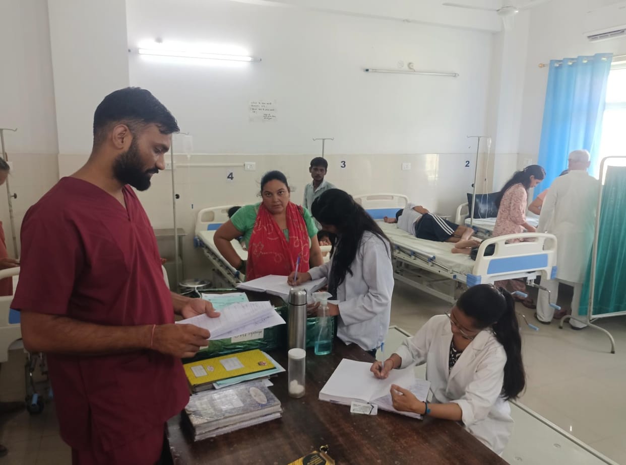 14 more patients of diarrhea were found in Jankipuram, two were admitted and treated