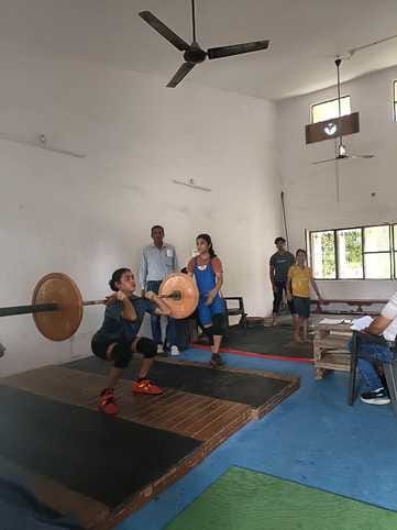 Players selected in district school weight lifting competition