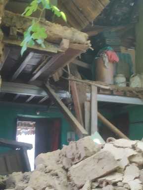 A kutcha house was razed to the ground in Kamalah Panchayat