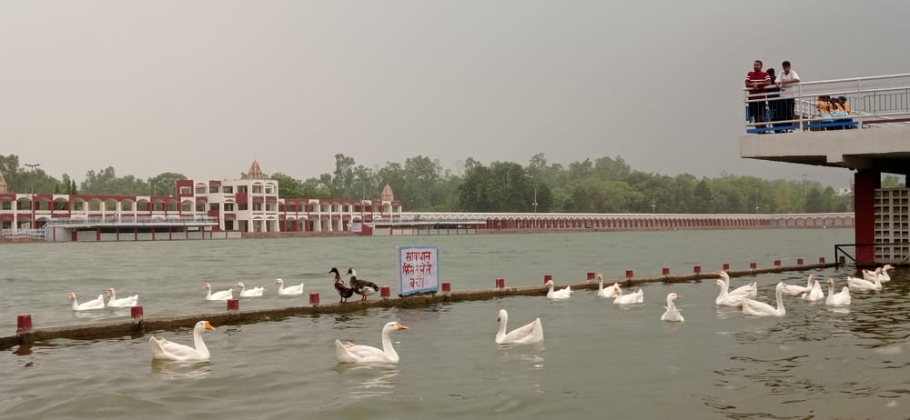 The weather remained pleasant with clouds, rain and sunshine, chances are high even today