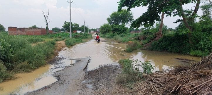 The road from Katinna to Ramzanpur built a year ago was damaged